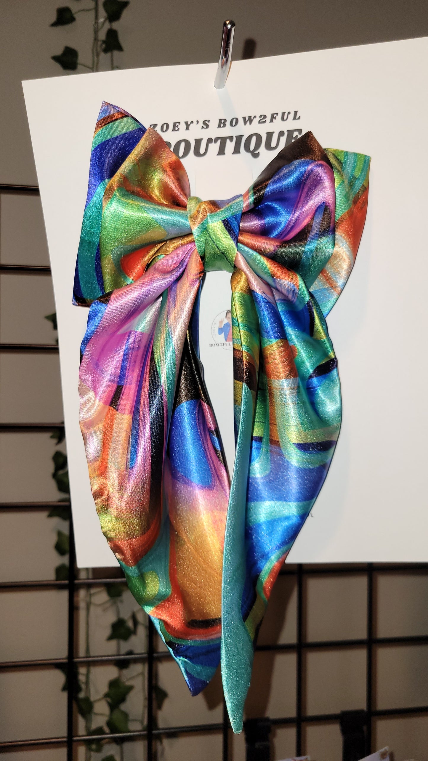 2025 bold colors with tails bow