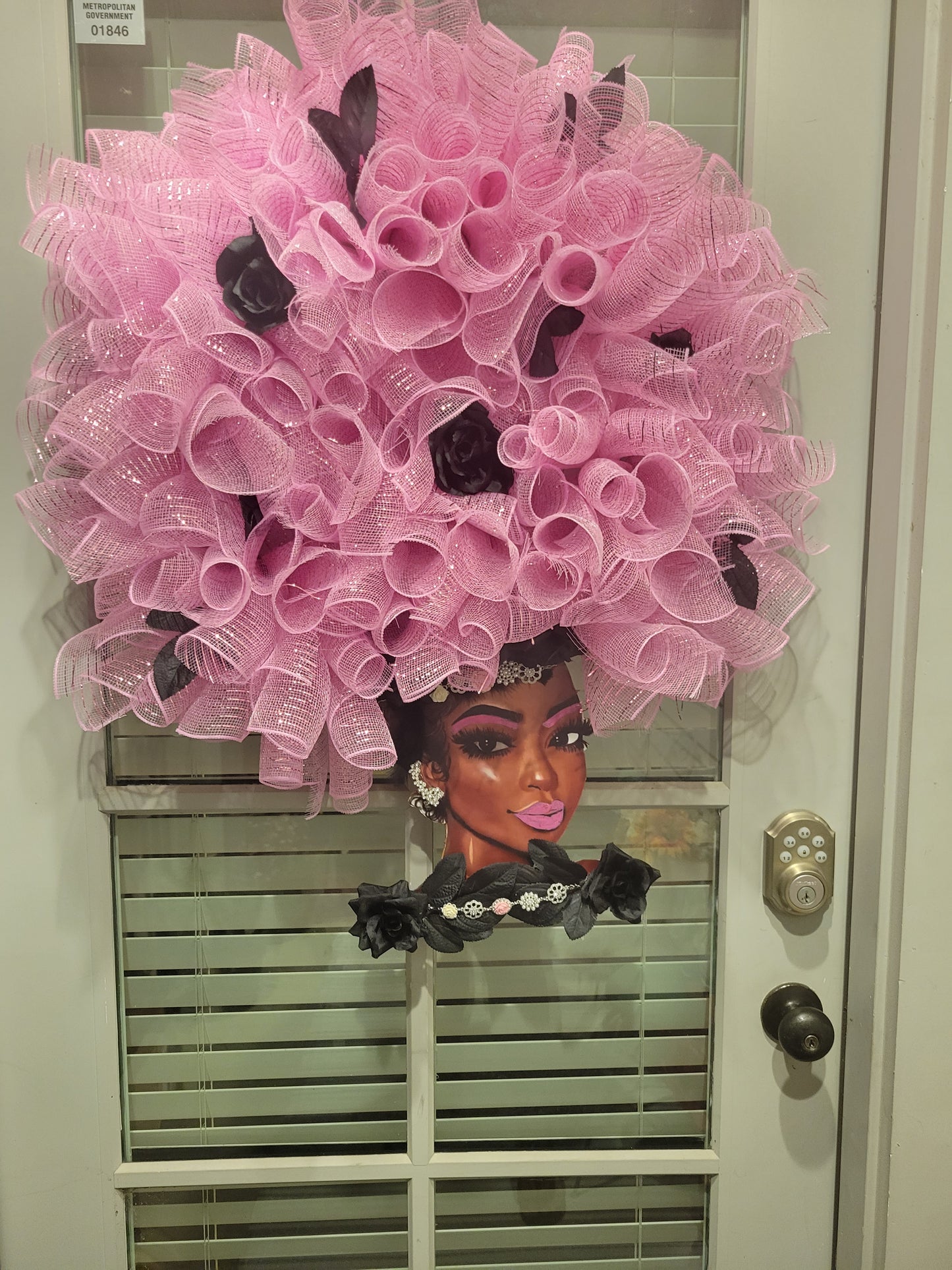 Diva 18 inch face front wreath