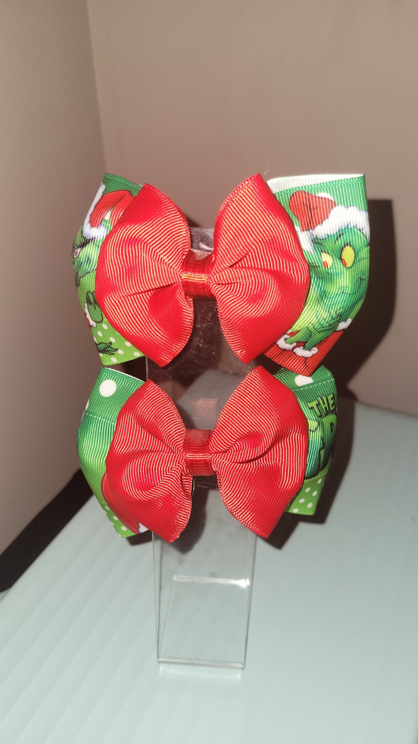 Grinch piggies bow