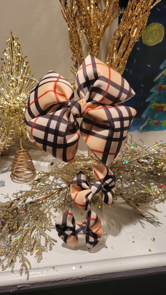 Some plaid love Pinwheel bow with matching mini bows